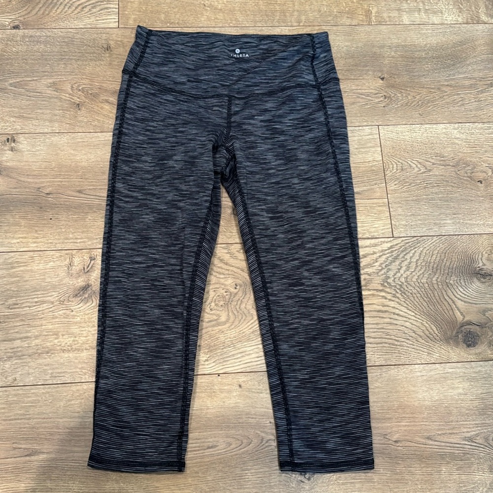 ATHLETA Energy Chaturanga Womens small Capri Leggings